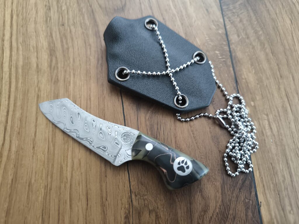 A0049_Neck-Knife (1)
